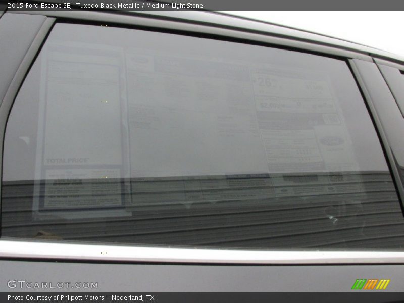 Tuxedo Black Metallic / Medium Light Stone 2015 Ford Escape SE