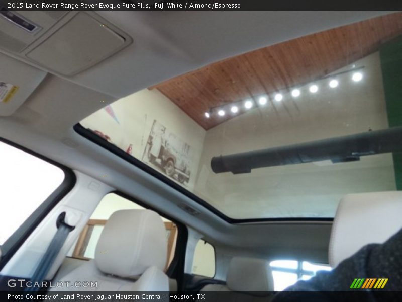 Fuji White / Almond/Espresso 2015 Land Rover Range Rover Evoque Pure Plus