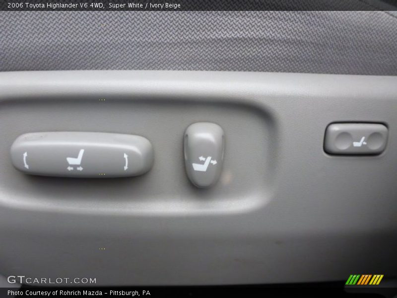 Super White / Ivory Beige 2006 Toyota Highlander V6 4WD