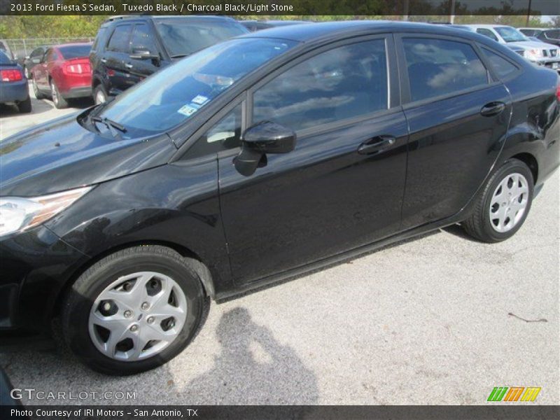 Tuxedo Black / Charcoal Black/Light Stone 2013 Ford Fiesta S Sedan