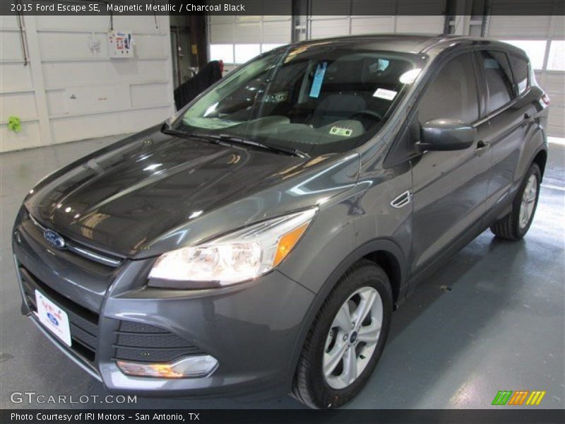 Magnetic Metallic / Charcoal Black 2015 Ford Escape SE