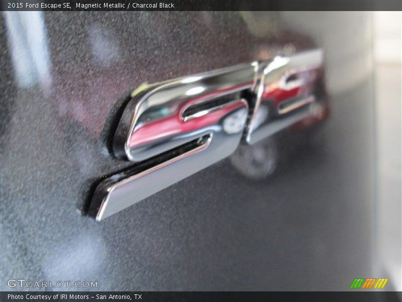 Magnetic Metallic / Charcoal Black 2015 Ford Escape SE