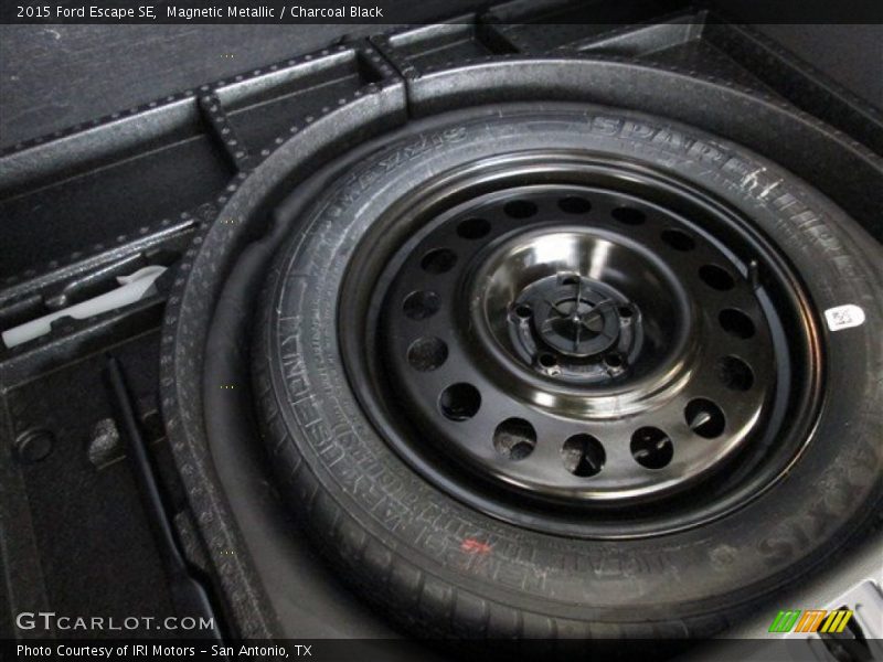 Magnetic Metallic / Charcoal Black 2015 Ford Escape SE