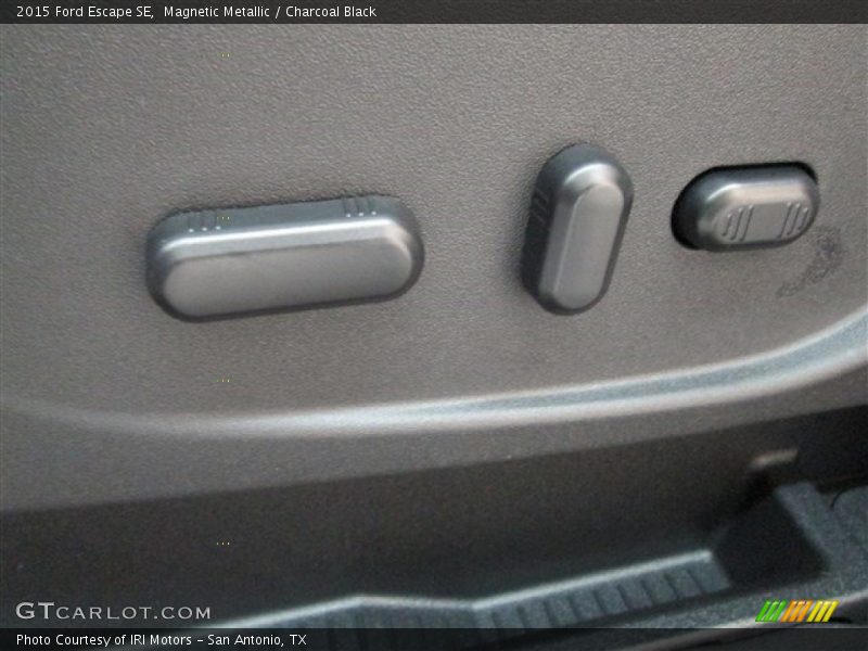 Magnetic Metallic / Charcoal Black 2015 Ford Escape SE