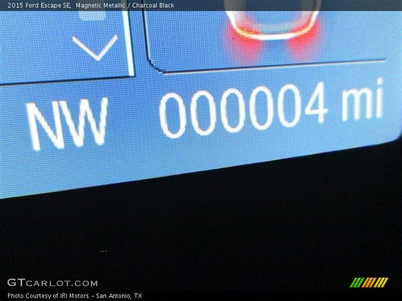 Magnetic Metallic / Charcoal Black 2015 Ford Escape SE
