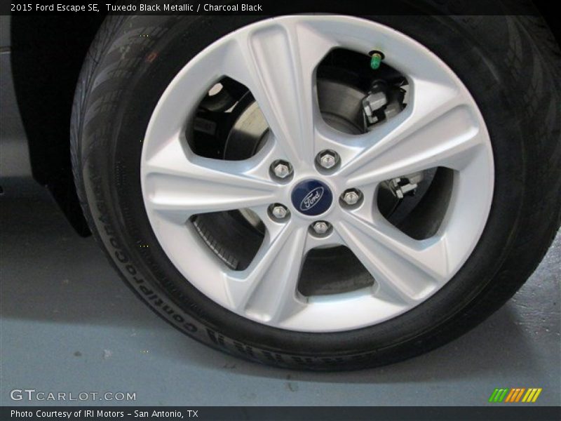 Tuxedo Black Metallic / Charcoal Black 2015 Ford Escape SE