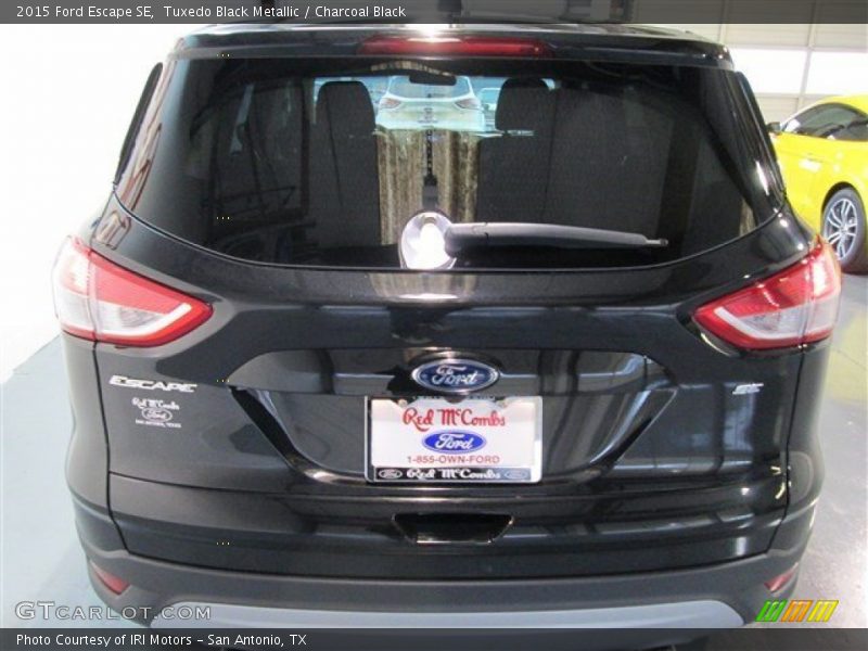 Tuxedo Black Metallic / Charcoal Black 2015 Ford Escape SE