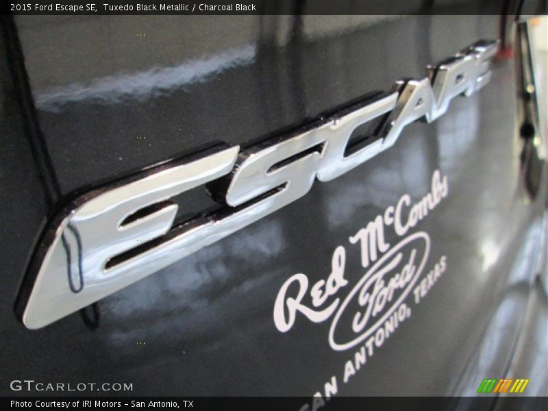 Tuxedo Black Metallic / Charcoal Black 2015 Ford Escape SE