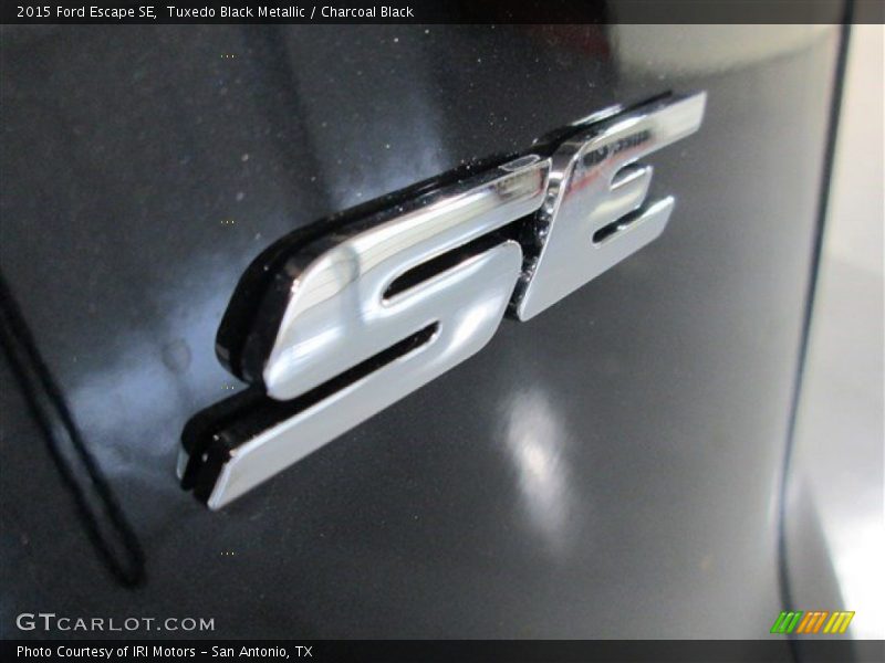 Tuxedo Black Metallic / Charcoal Black 2015 Ford Escape SE