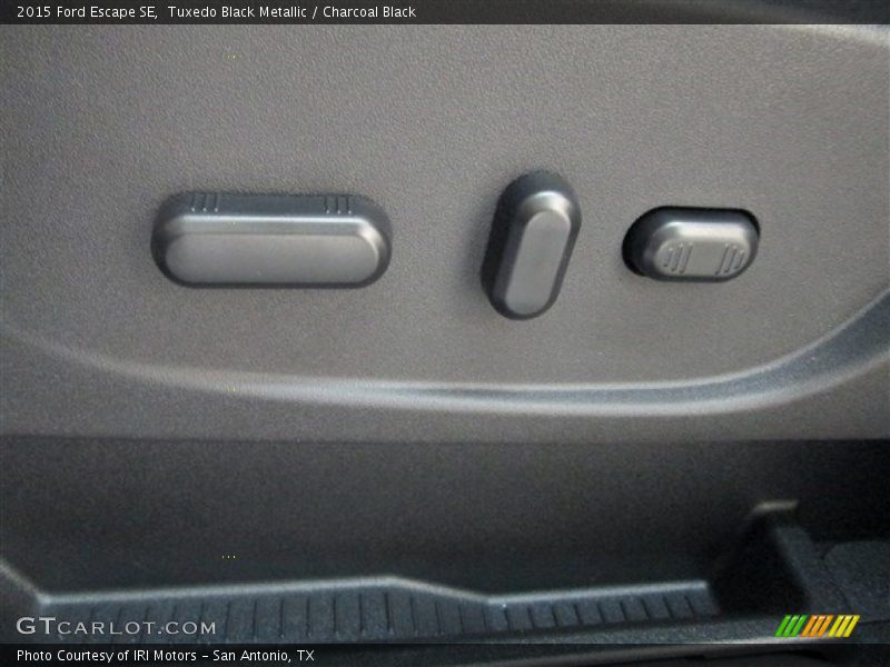 Tuxedo Black Metallic / Charcoal Black 2015 Ford Escape SE