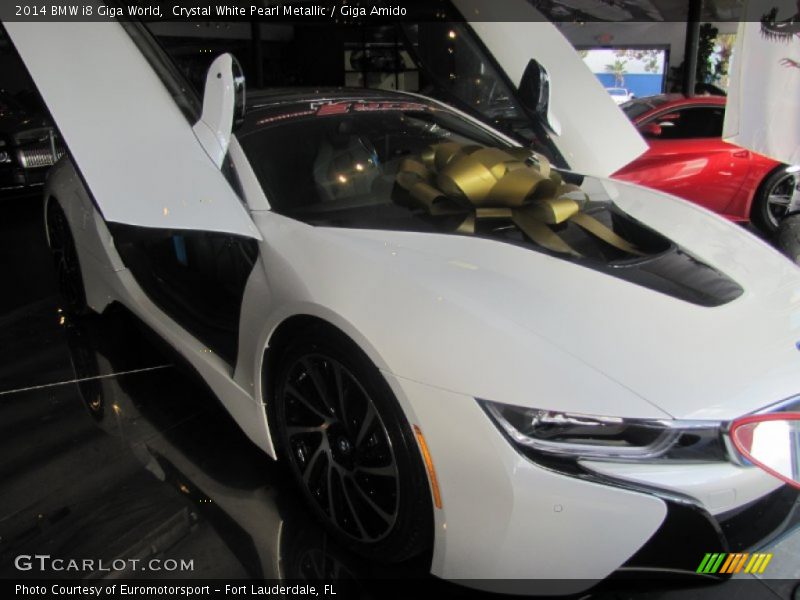 Crystal White Pearl Metallic / Giga Amido 2014 BMW i8 Giga World