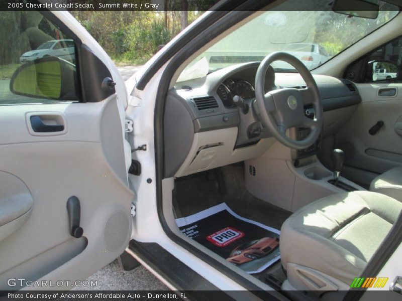 Summit White / Gray 2005 Chevrolet Cobalt Sedan