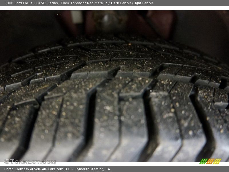 Dark Toreador Red Metallic / Dark Pebble/Light Pebble 2006 Ford Focus ZX4 SES Sedan