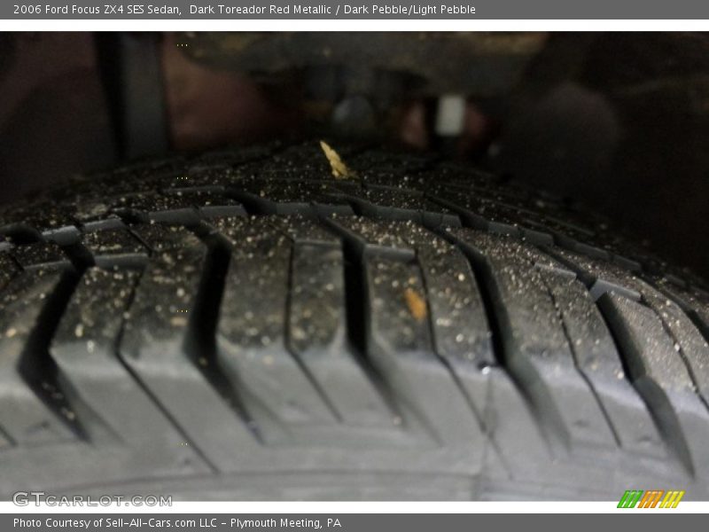Dark Toreador Red Metallic / Dark Pebble/Light Pebble 2006 Ford Focus ZX4 SES Sedan