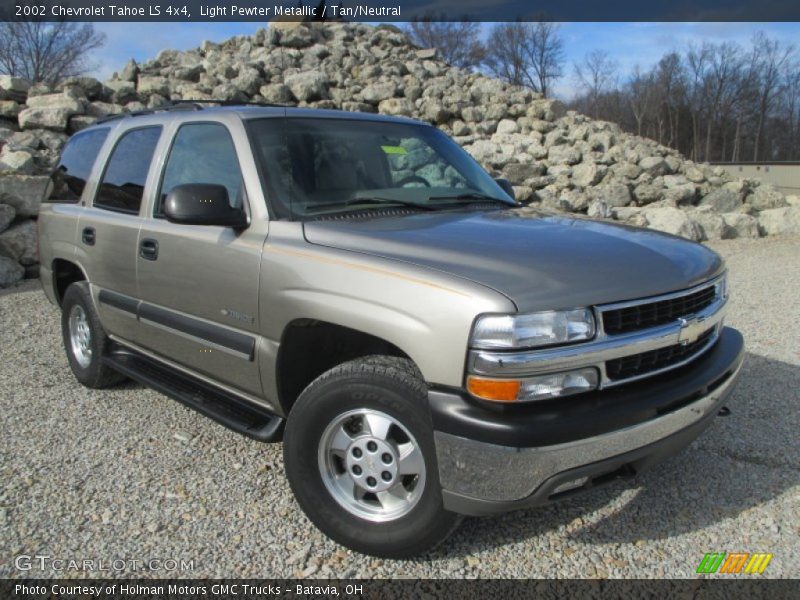 Front 3/4 View of 2002 Tahoe LS 4x4