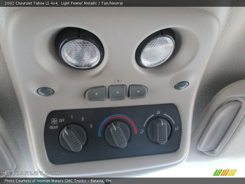Light Pewter Metallic / Tan/Neutral 2002 Chevrolet Tahoe LS 4x4