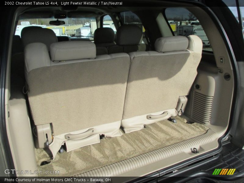 Light Pewter Metallic / Tan/Neutral 2002 Chevrolet Tahoe LS 4x4