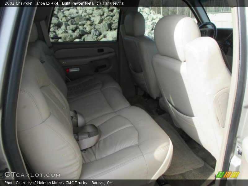 Light Pewter Metallic / Tan/Neutral 2002 Chevrolet Tahoe LS 4x4