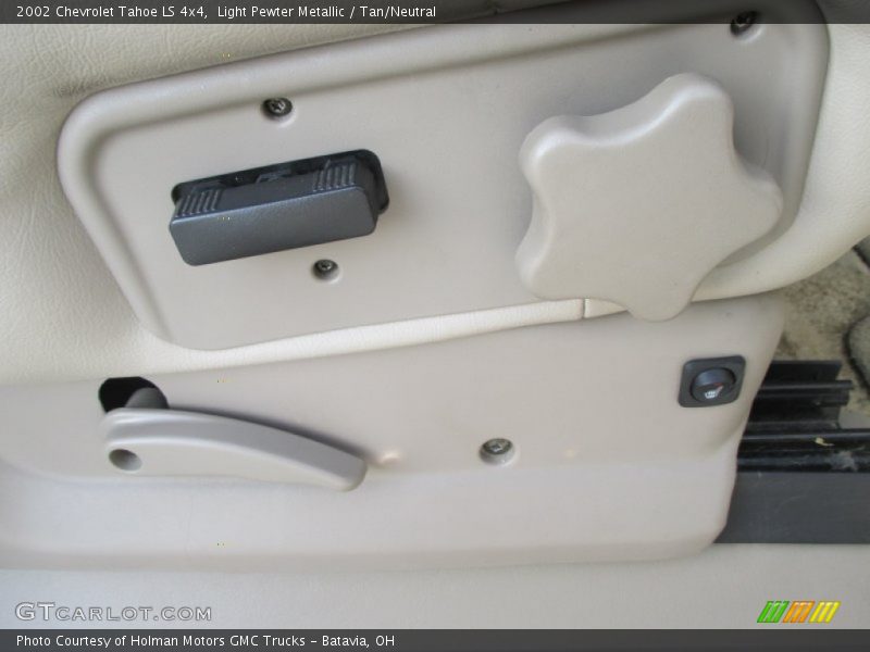 Light Pewter Metallic / Tan/Neutral 2002 Chevrolet Tahoe LS 4x4