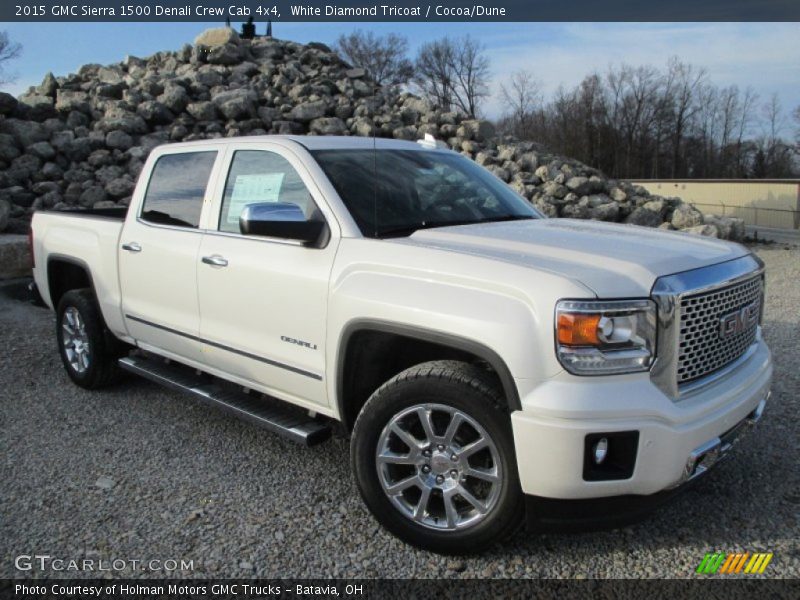 Front 3/4 View of 2015 Sierra 1500 Denali Crew Cab 4x4