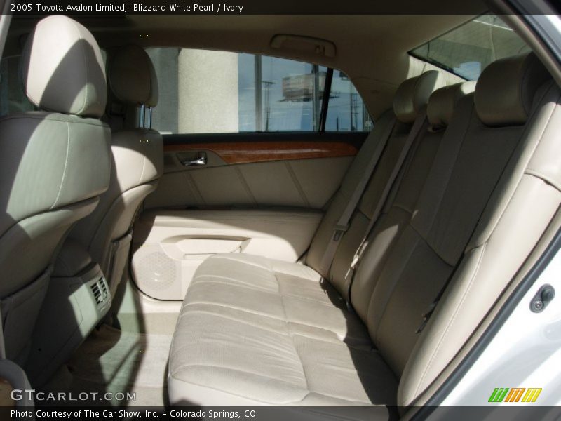 Blizzard White Pearl / Ivory 2005 Toyota Avalon Limited