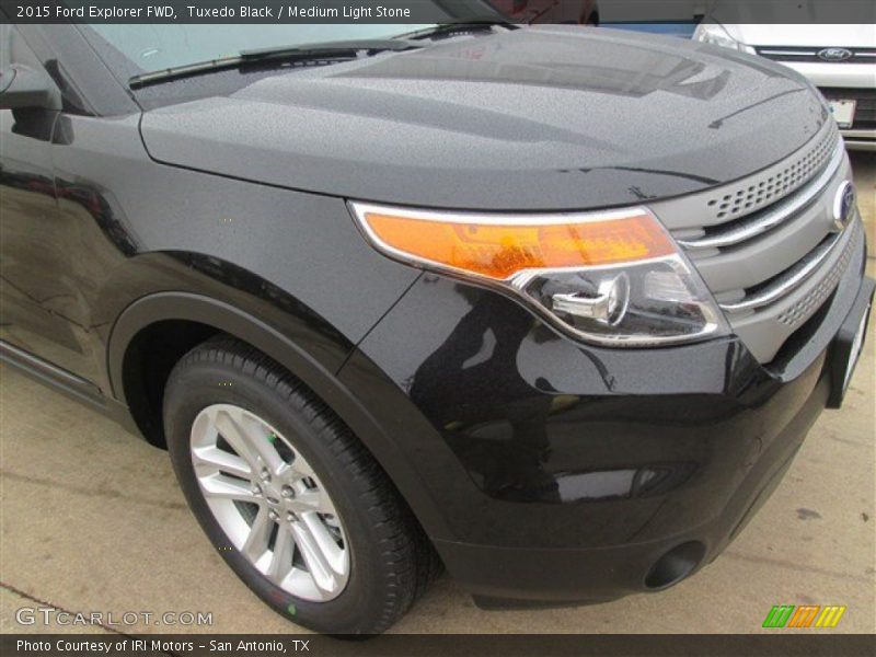 Tuxedo Black / Medium Light Stone 2015 Ford Explorer FWD
