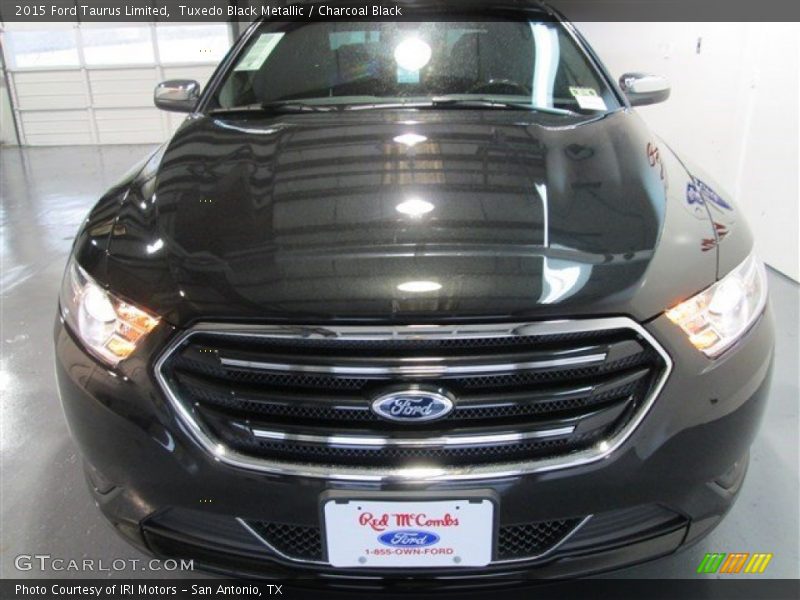 Tuxedo Black Metallic / Charcoal Black 2015 Ford Taurus Limited