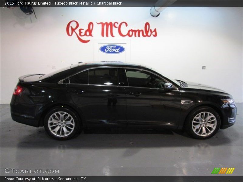 Tuxedo Black Metallic / Charcoal Black 2015 Ford Taurus Limited