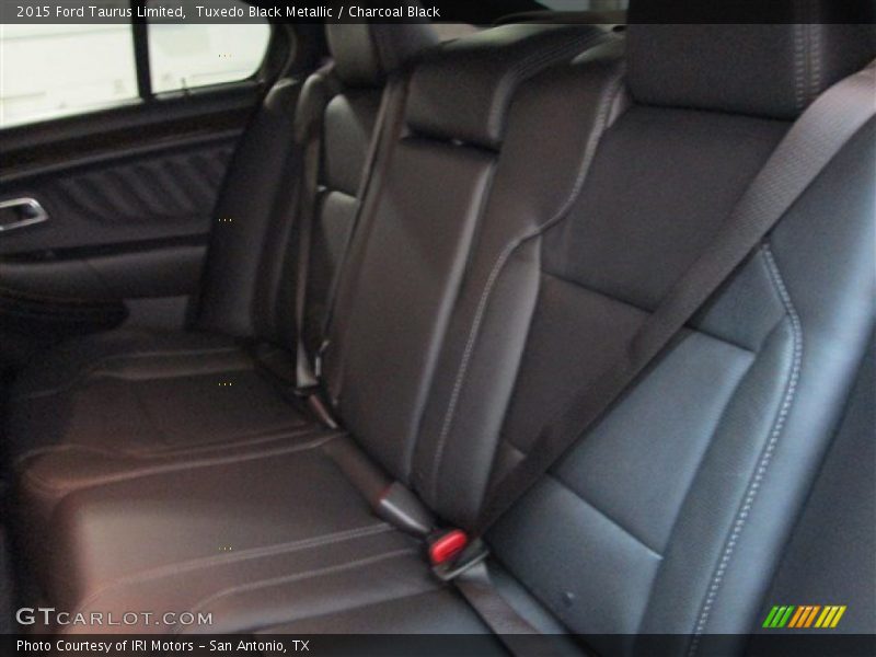 Tuxedo Black Metallic / Charcoal Black 2015 Ford Taurus Limited