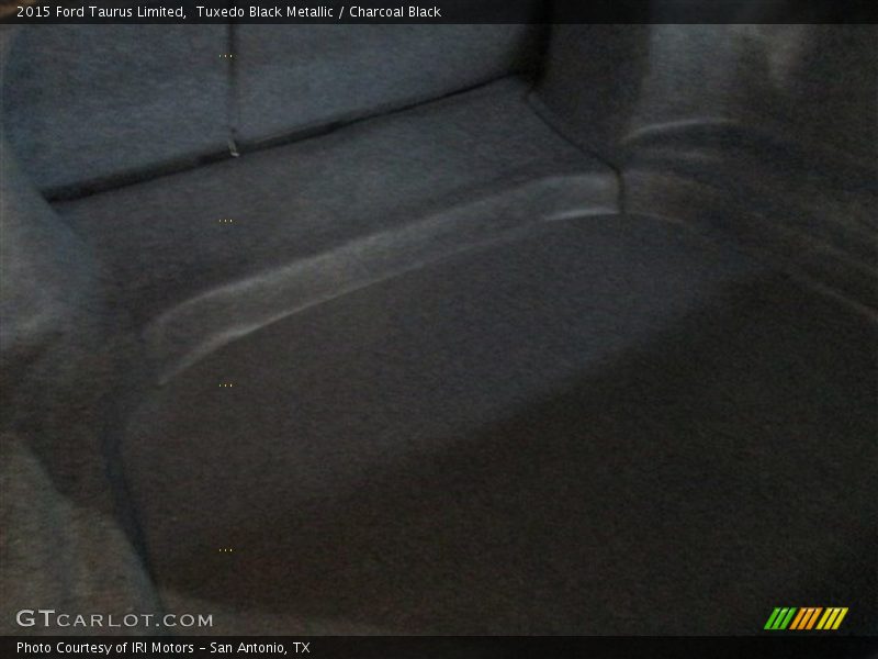 Tuxedo Black Metallic / Charcoal Black 2015 Ford Taurus Limited