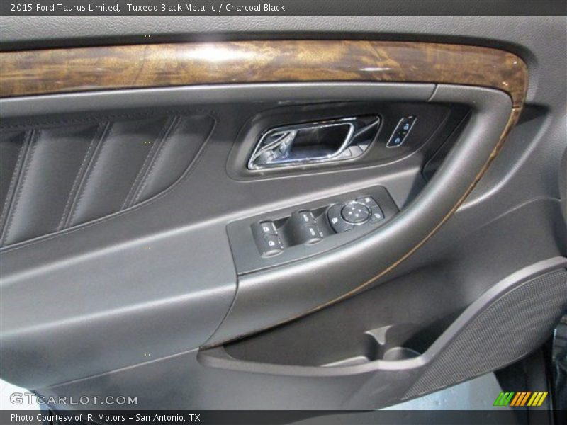 Tuxedo Black Metallic / Charcoal Black 2015 Ford Taurus Limited