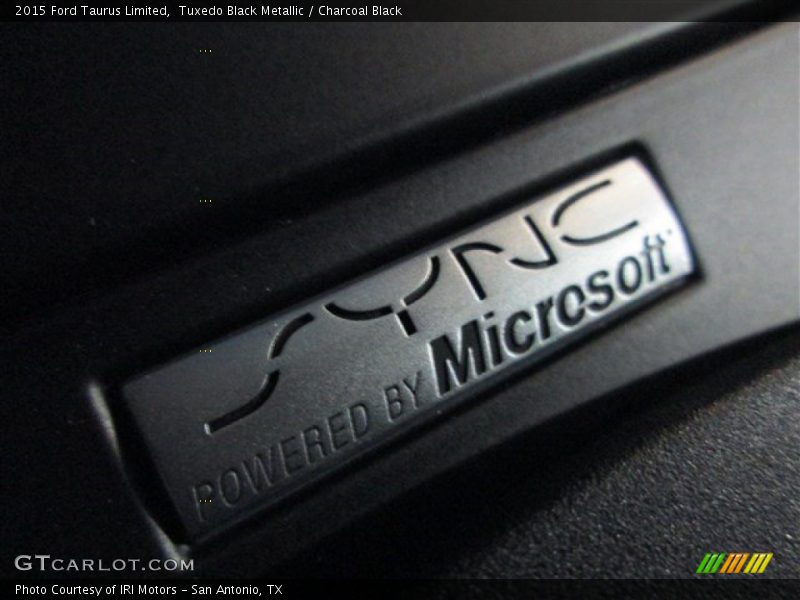 Tuxedo Black Metallic / Charcoal Black 2015 Ford Taurus Limited