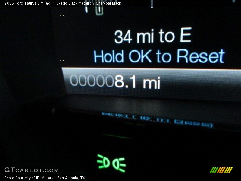 Tuxedo Black Metallic / Charcoal Black 2015 Ford Taurus Limited