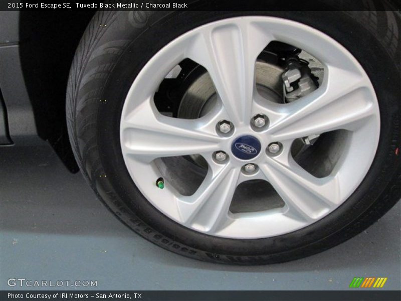 Tuxedo Black Metallic / Charcoal Black 2015 Ford Escape SE