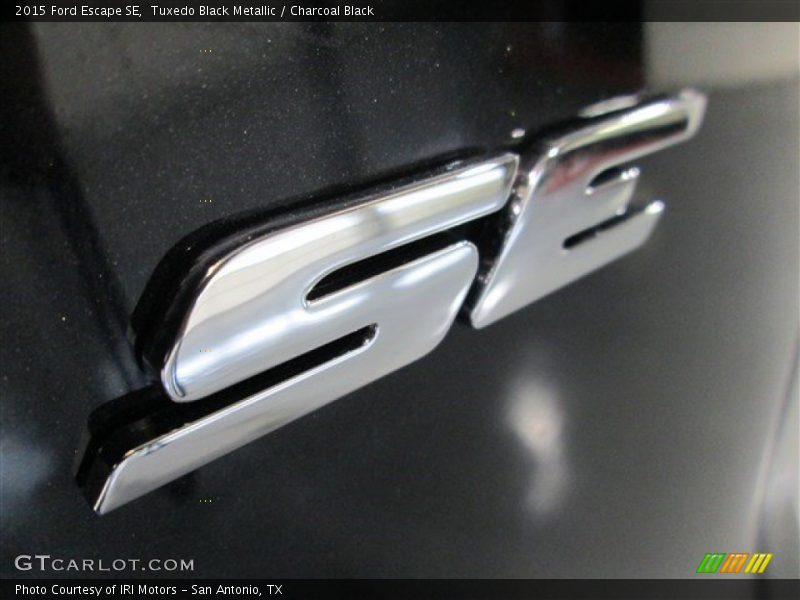Tuxedo Black Metallic / Charcoal Black 2015 Ford Escape SE