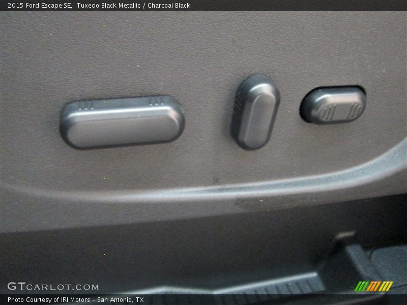 Tuxedo Black Metallic / Charcoal Black 2015 Ford Escape SE