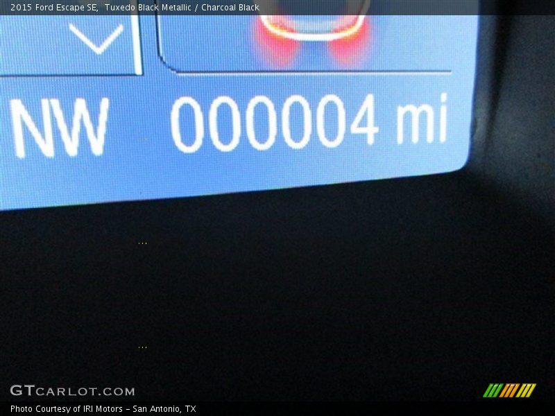 Tuxedo Black Metallic / Charcoal Black 2015 Ford Escape SE