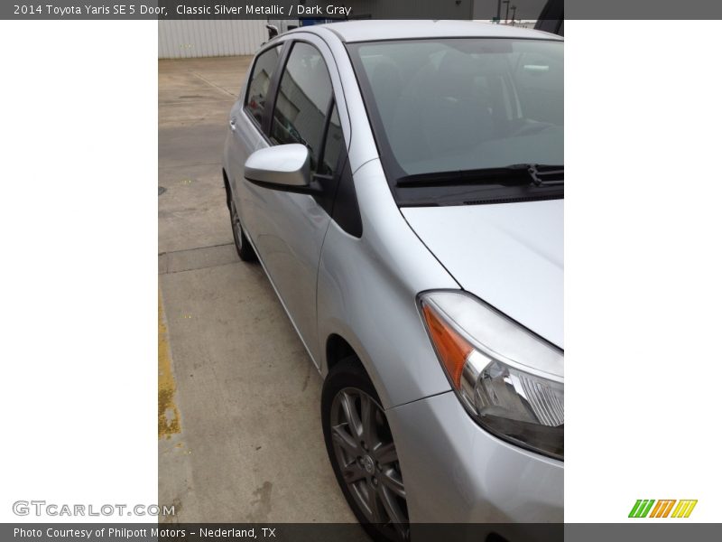 Classic Silver Metallic / Dark Gray 2014 Toyota Yaris SE 5 Door