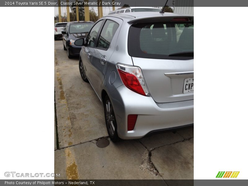 Classic Silver Metallic / Dark Gray 2014 Toyota Yaris SE 5 Door
