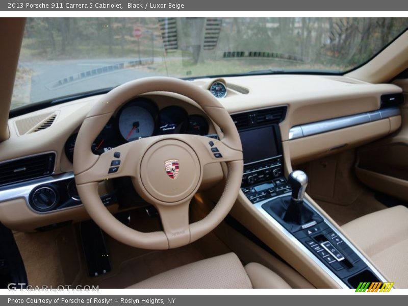 Dashboard of 2013 911 Carrera S Cabriolet