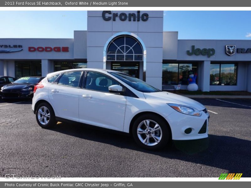 Oxford White / Medium Light Stone 2013 Ford Focus SE Hatchback