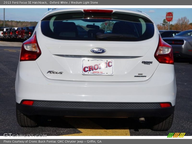 Oxford White / Medium Light Stone 2013 Ford Focus SE Hatchback