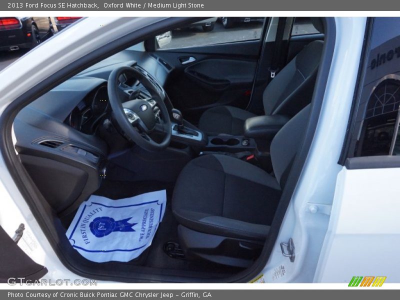 Oxford White / Medium Light Stone 2013 Ford Focus SE Hatchback
