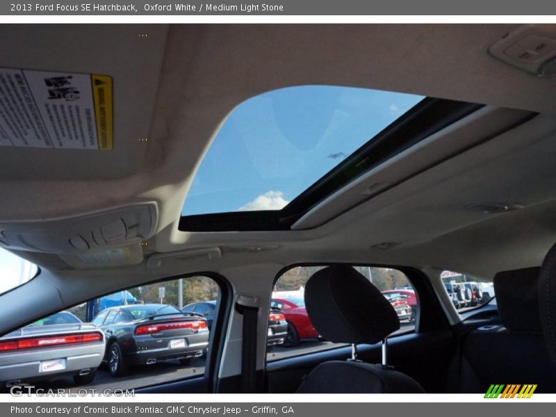 Oxford White / Medium Light Stone 2013 Ford Focus SE Hatchback