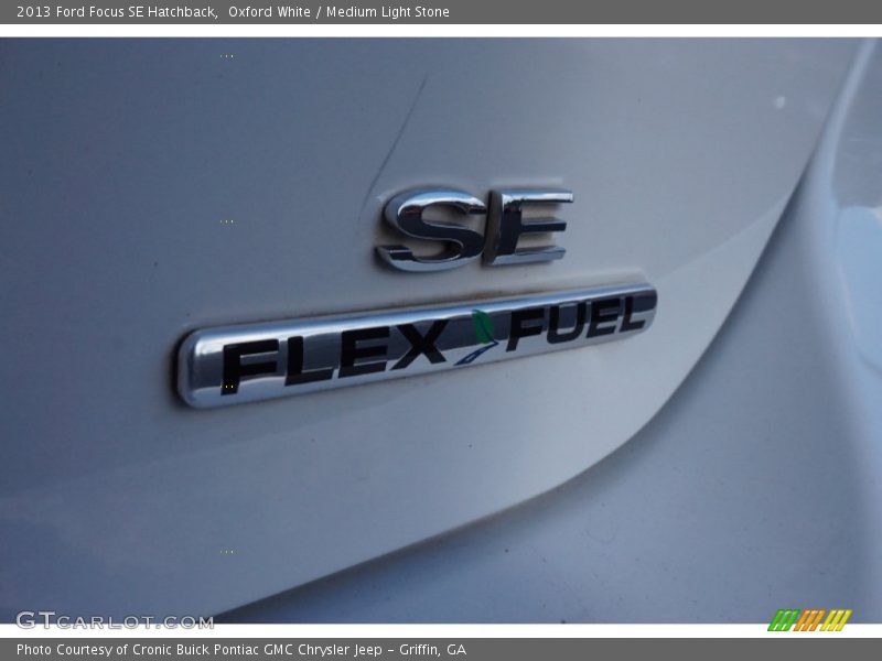 Oxford White / Medium Light Stone 2013 Ford Focus SE Hatchback