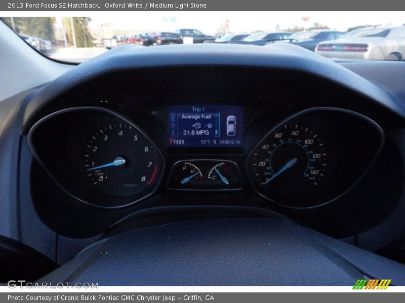 Oxford White / Medium Light Stone 2013 Ford Focus SE Hatchback