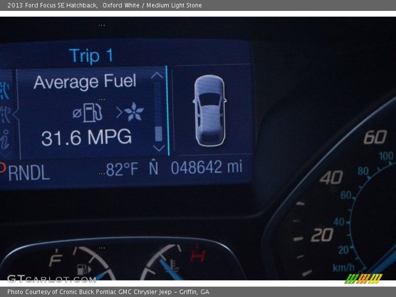 Oxford White / Medium Light Stone 2013 Ford Focus SE Hatchback