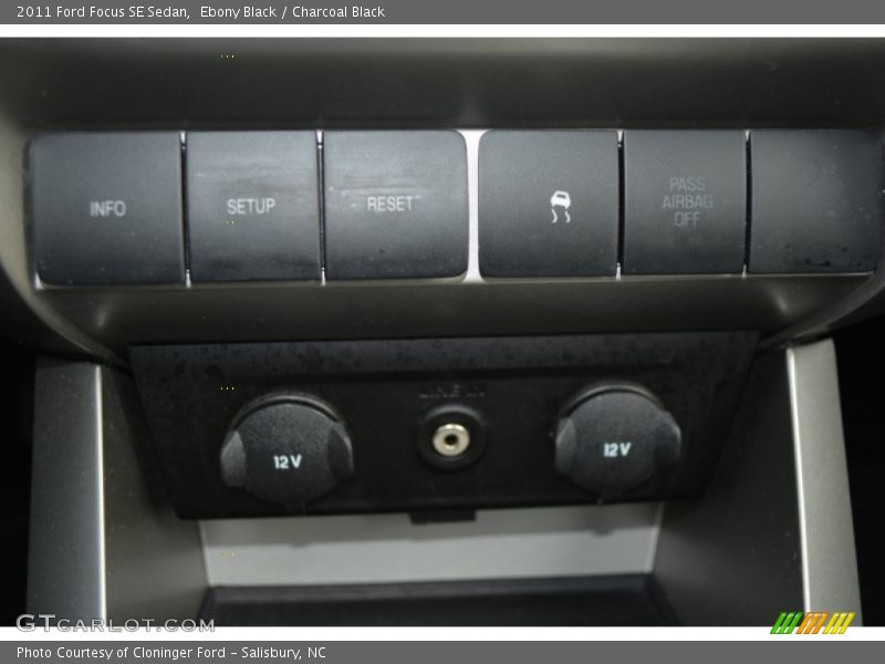 Ebony Black / Charcoal Black 2011 Ford Focus SE Sedan