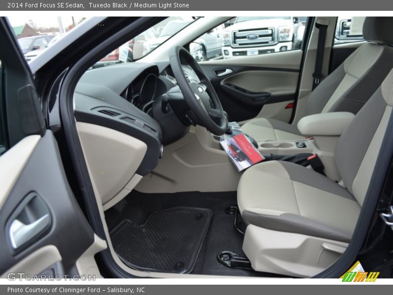 Tuxedo Black / Medium Light Stone 2014 Ford Focus SE Sedan