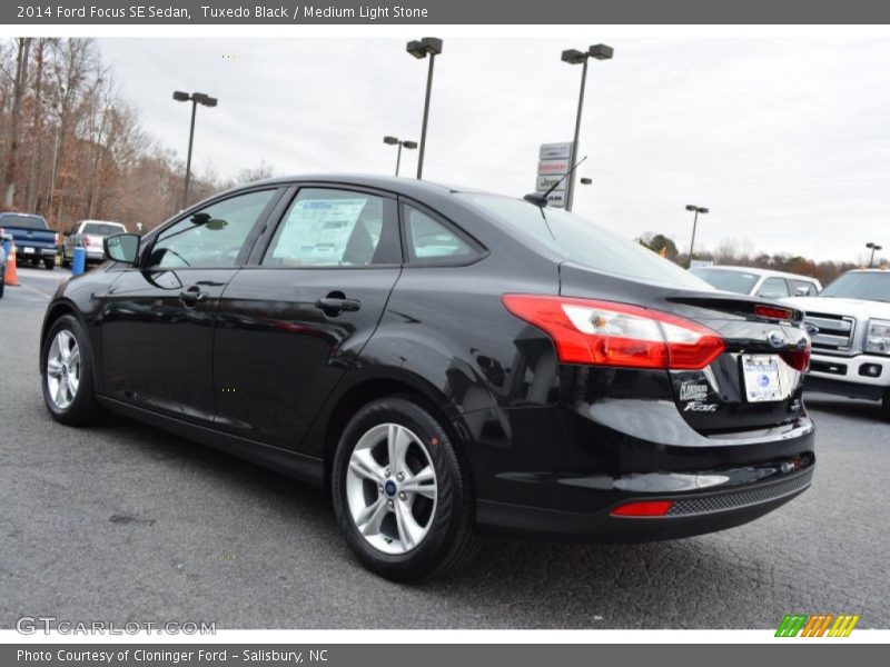 Tuxedo Black / Medium Light Stone 2014 Ford Focus SE Sedan